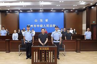 B席：现在去考虑三冠王是不对的，我们要在每场比赛中都保持专注